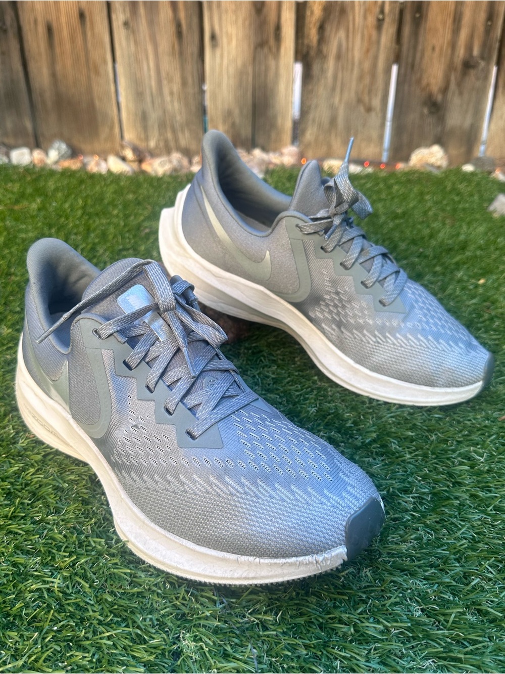 Nike Air Zoom Winflo 6 running shoes in the Cool Grey colorway